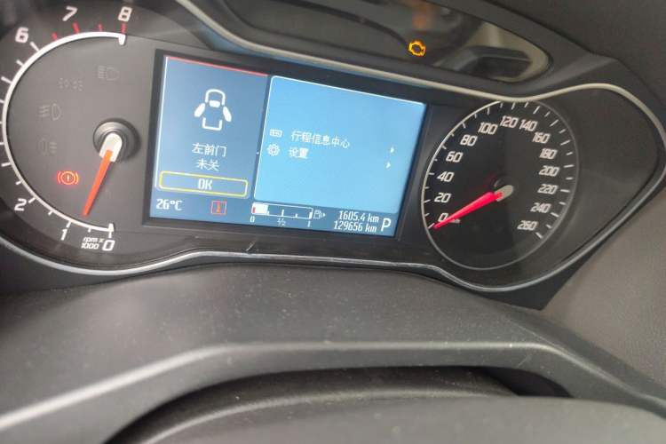 Used Ford Mondeo 2011 2.0L GTDi 200 Fashion Edition Odometer Close Up