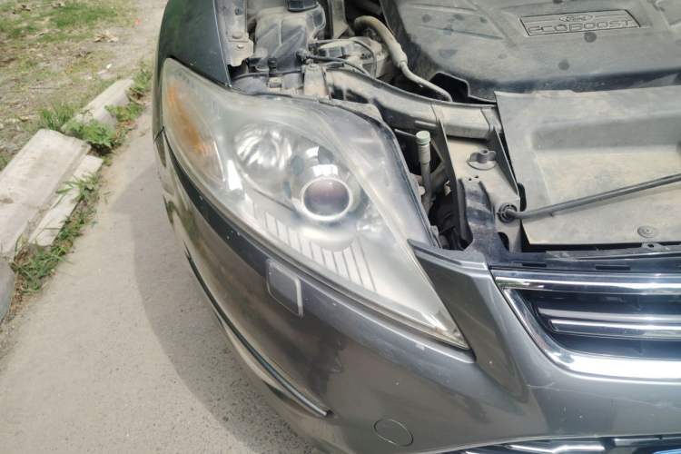 Used Ford Mondeo 2011 2.0L GTDi 200 Luxury Edition Right Front Headlight