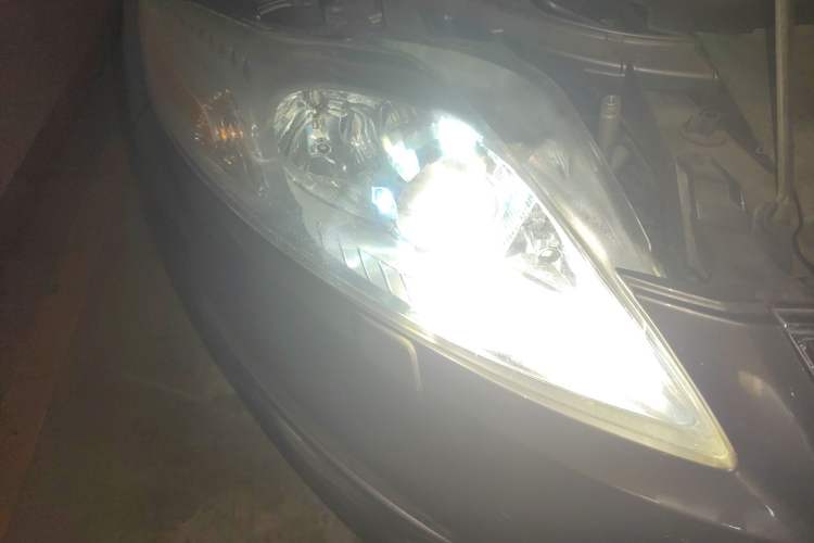 Used Ford Mondeo 2011 2.0L GTDi240 Ultimate Edition Right Front Headlight