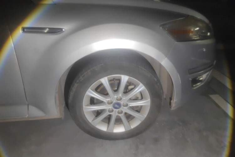 Used Ford Mondeo 2011 2.3L Fashion Edition Right Front Wheel Hub