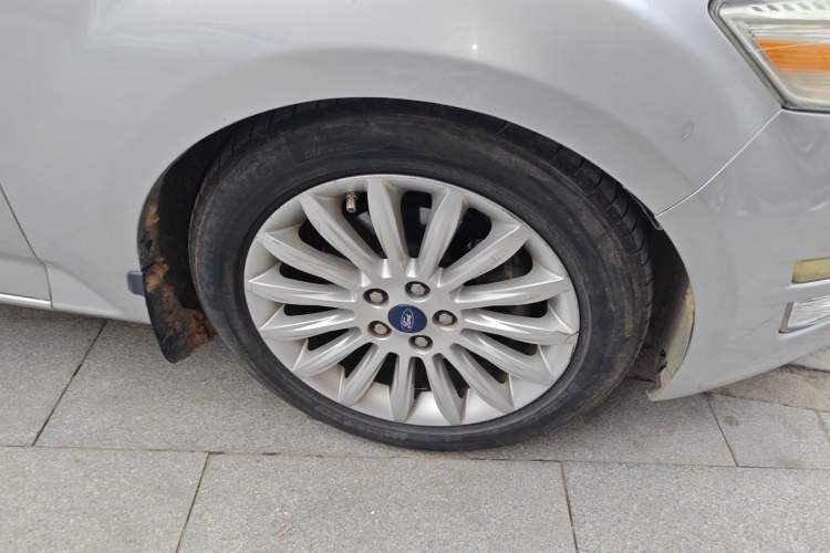 Used Ford Mondeo 2011 2.0L GTDi 200 Luxury Edition Right Front Wheel Hub