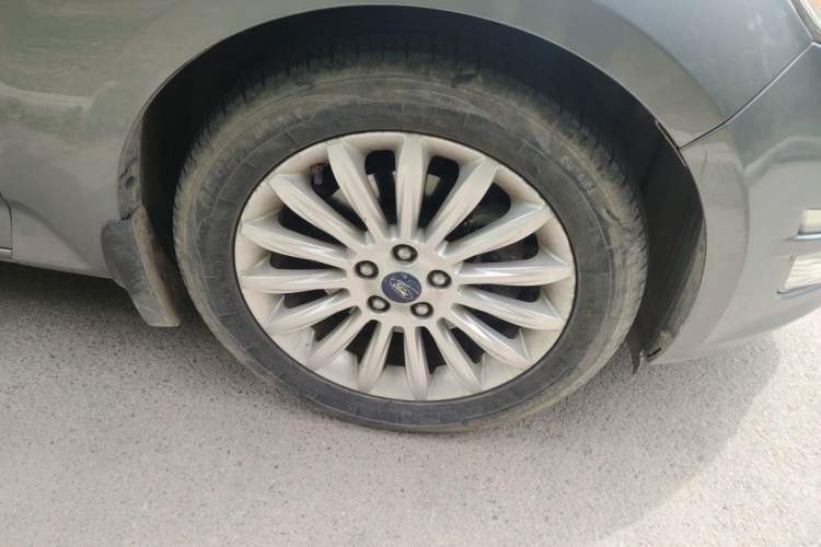 Used Ford Mondeo 2011 2.0L GTDi 200 Luxury Edition Right Front Wheel Hub