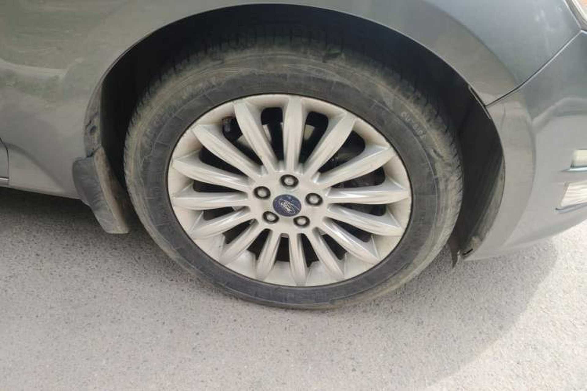 Used Ford Mondeo 2011 2.0L GTDi 200 Luxury Edition Right Front Wheel Hub