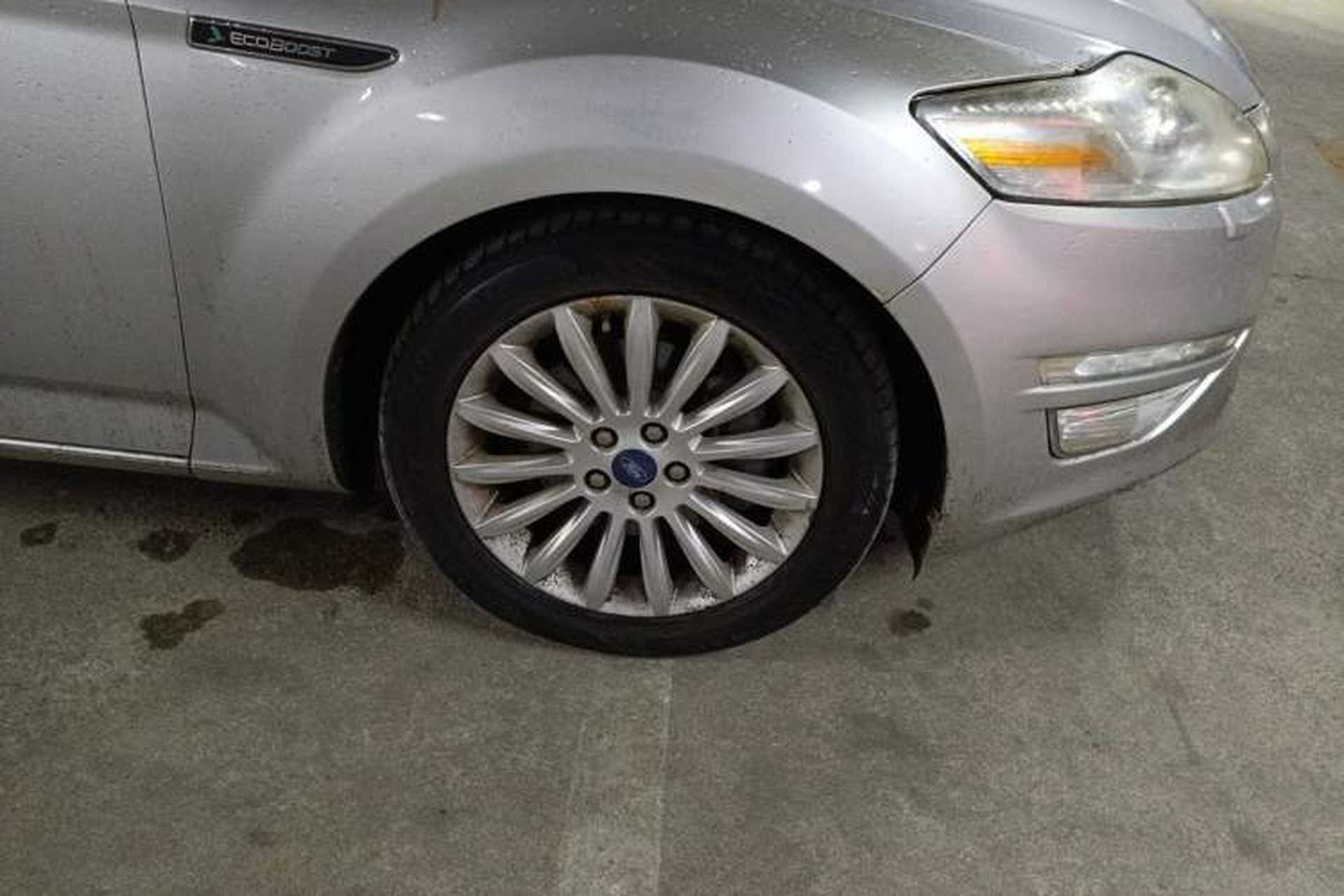 Used Ford Mondeo 2011 2.0L GTDi 200 Luxury Edition Right Front Wheel Hub