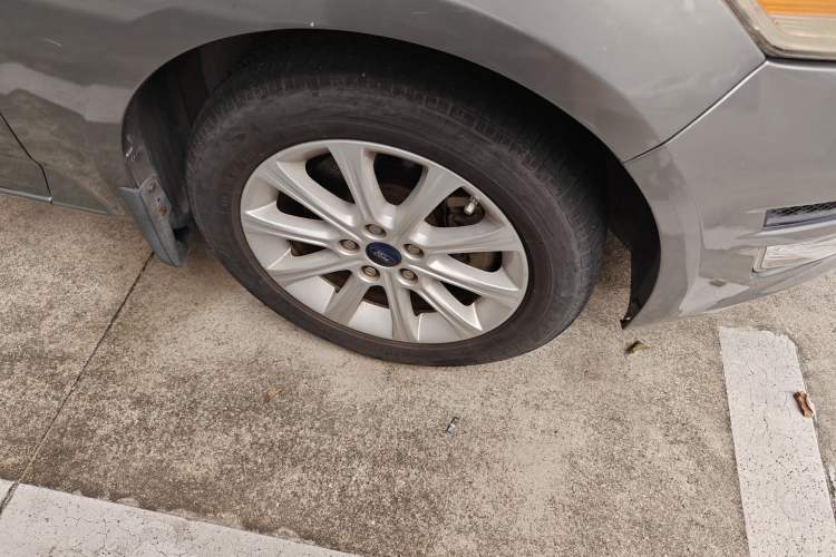 Used Ford Mondeo 2011 2.3L Fashion Edition Right Front Wheel Hub