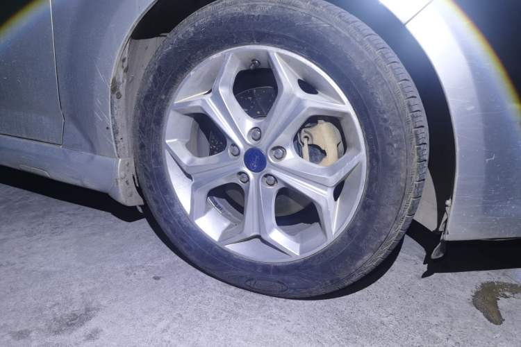 Used Ford Mondeo 2011 2.0L GTDi240 Ultimate Edition Right Front Wheel Hub
