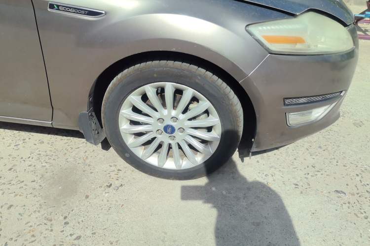 Used Ford Mondeo 2011 2.0L GTDi 200 Fashion Edition Right Front Wheel Hub