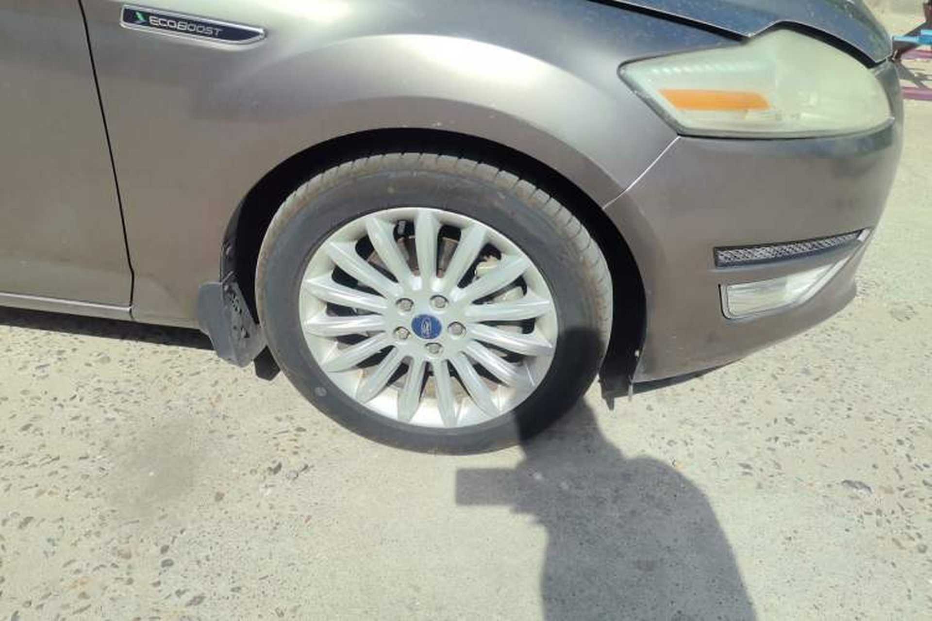 Used Ford Mondeo 2011 2.0L GTDi 200 Fashion Edition Right Front Wheel Hub