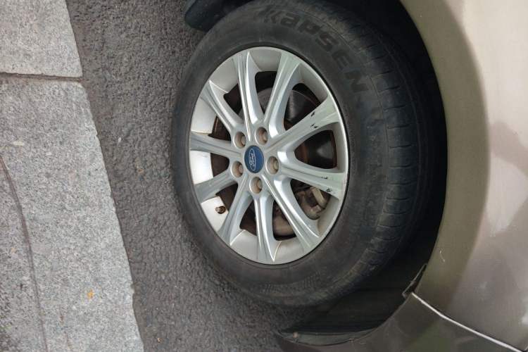 Used Ford Mondeo 2011 2.3L Fashion Edition Right Front Wheel Hub