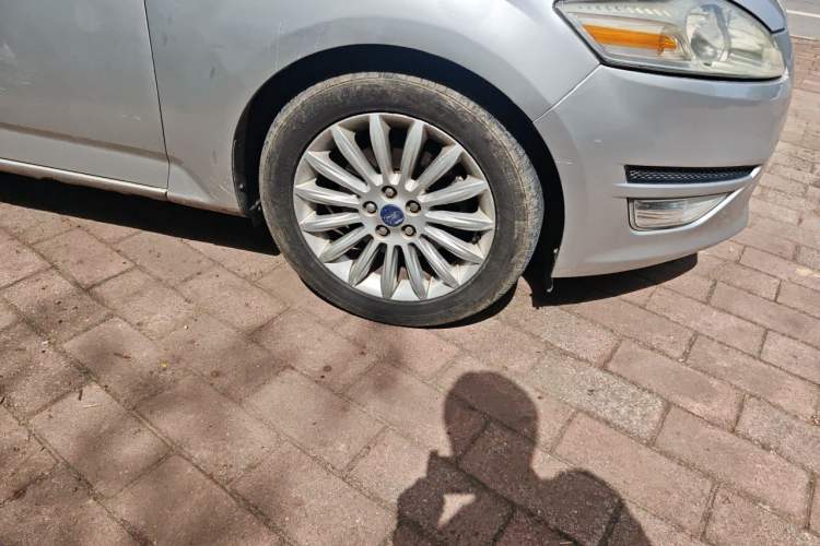 Used Ford Mondeo 2011 2.0L GTDi 200 Fashion Edition Right Front Wheel Hub