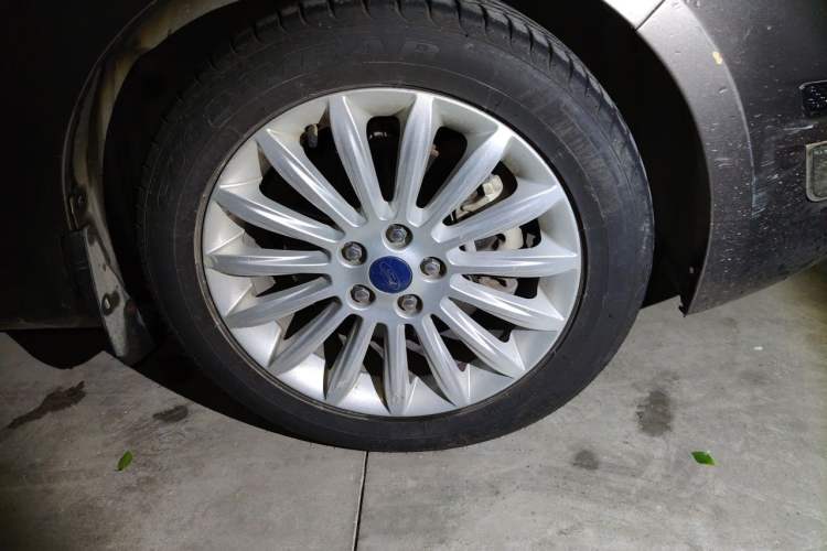 Used Ford Mondeo 2011 2.3L Luxury Model Right Front Wheel Hub