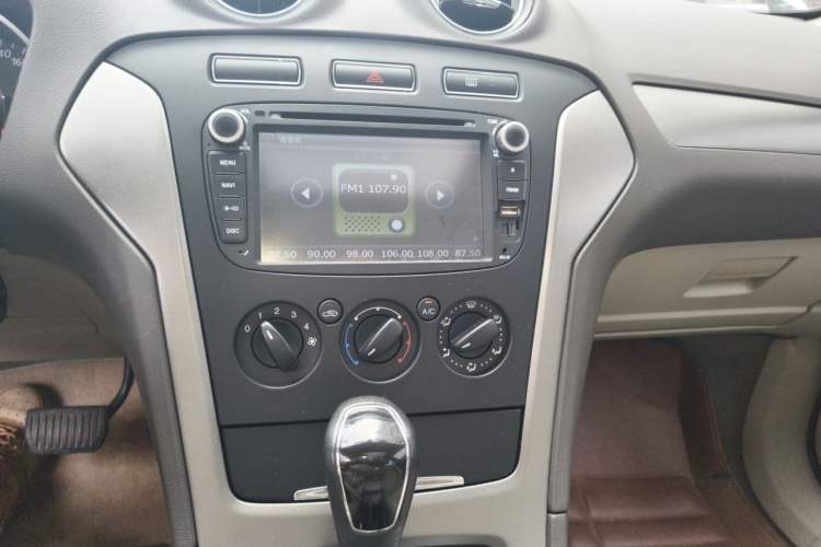 Used Ford Mondeo 2011 2.3L Fashion Edition Audio And AC Panel