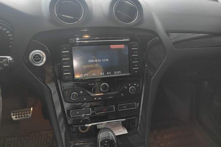 Used Ford Mondeo 2011 2.0L GTDi 200 Luxury Edition Audio And AC Panel