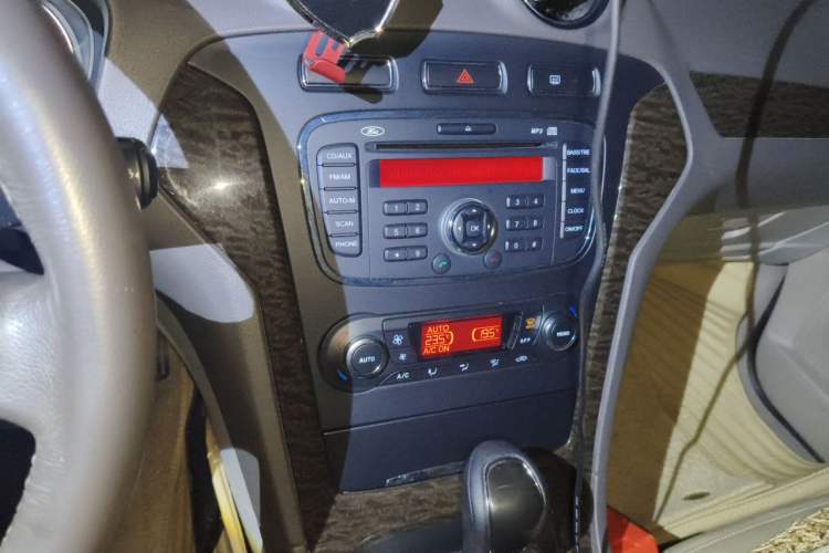 Used Ford Mondeo 2011 2.0L GTDi 200 Fashion Edition Audio And AC Panel