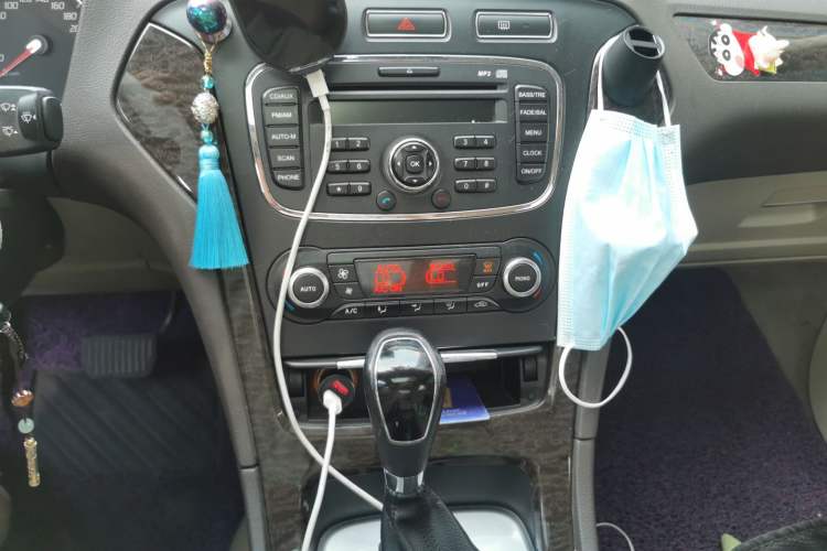 Used Ford Mondeo 2011 2.0L GTDi 200 Fashion Edition Audio And AC Panel