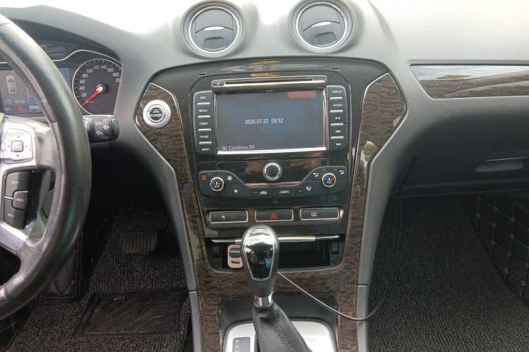Used Ford Mondeo 2011 2.0L GTDi 200 Luxury Edition Audio And AC Panel