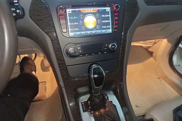 Used Ford Mondeo 2011 2.0L GTDi 200 Luxury Edition Audio And AC Panel