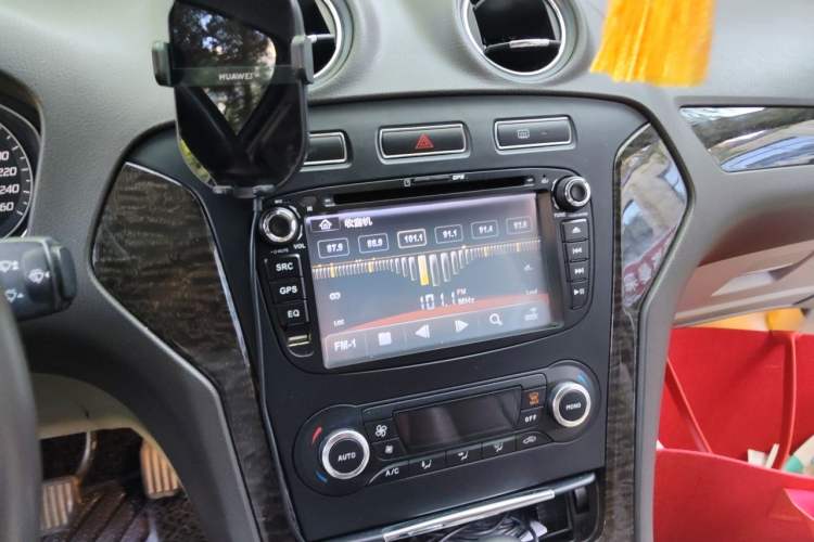 Used Ford Mondeo 2011 2.0L GTDi 200 Fashion Edition Audio And AC Panel
