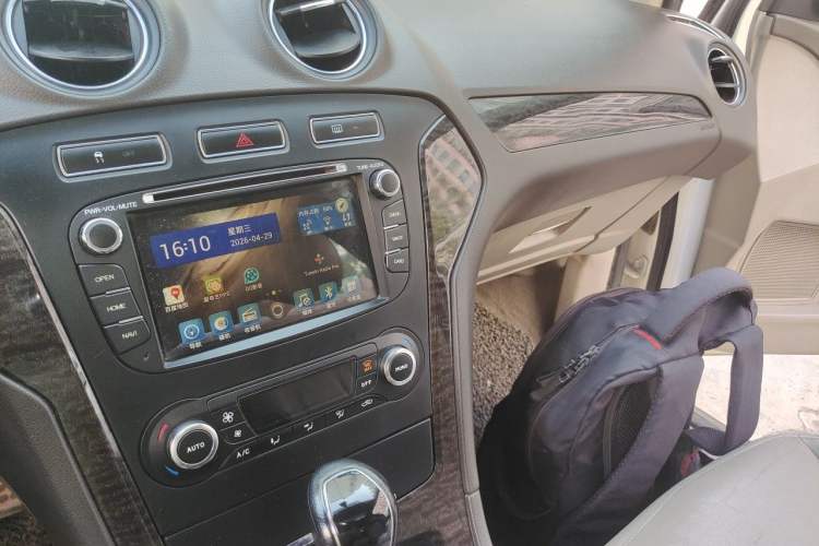 Used Ford Mondeo 2011 2.0L GTDi 200 Fashion Edition Audio And AC Panel