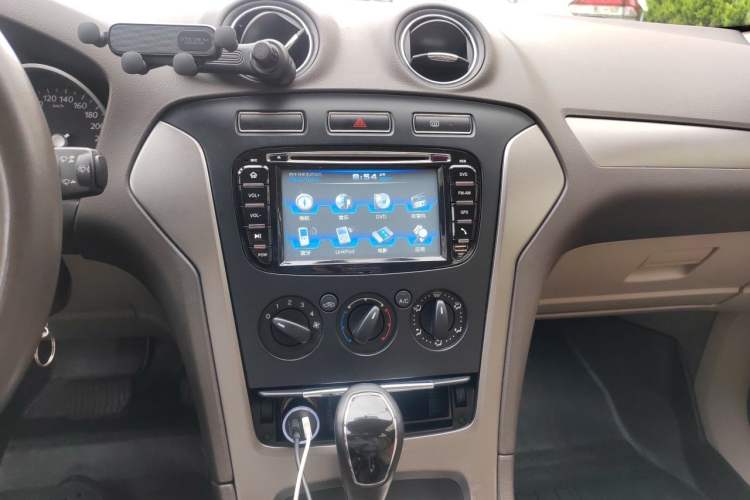 Used Ford Mondeo 2011 2.3L Fashion Edition Audio And AC Panel