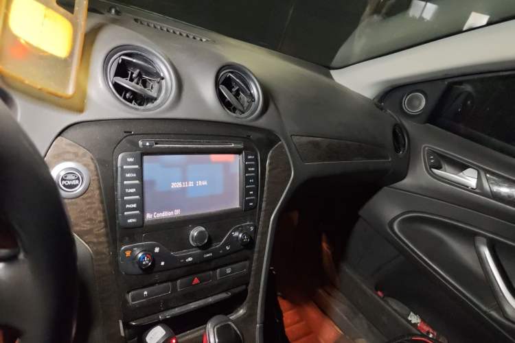 Used Ford Mondeo 2011 2.0L GTDi 200 Luxury Edition Audio And AC Panel