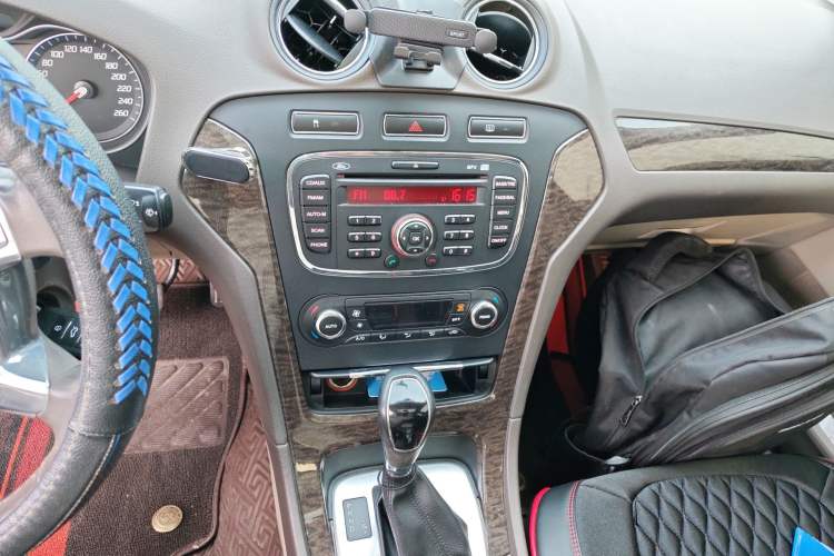 Used Ford Mondeo 2011 2.0L GTDi 200 Fashion Edition Audio And AC Panel