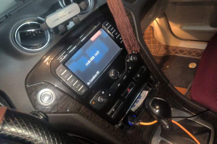Used Ford Mondeo 2011 2.0L GTDi 200 Luxury Edition Audio And AC Panel