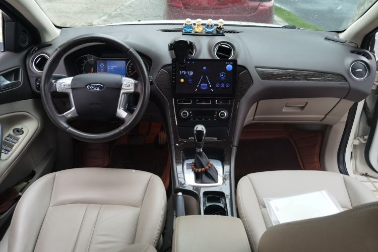 Used Ford Mondeo 2011 2.0L GTDi 200 Fashion Edition Center Console