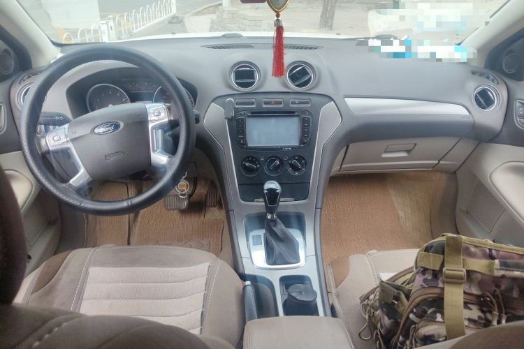 Used Ford Mondeo 2011 2.3L Fashion Edition Center Console