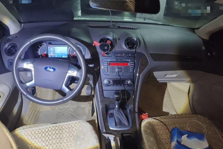 Used Ford Mondeo 2011 2.0L GTDi 200 Fashion Edition Center Console