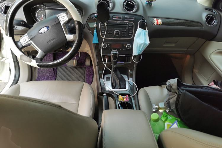 Used Ford Mondeo 2011 2.0L GTDi 200 Fashion Edition Center Console