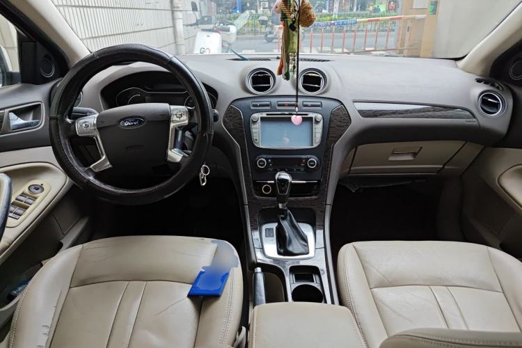 Used Ford Mondeo 2011 2.0L GTDi 200 Fashion Edition Center Console