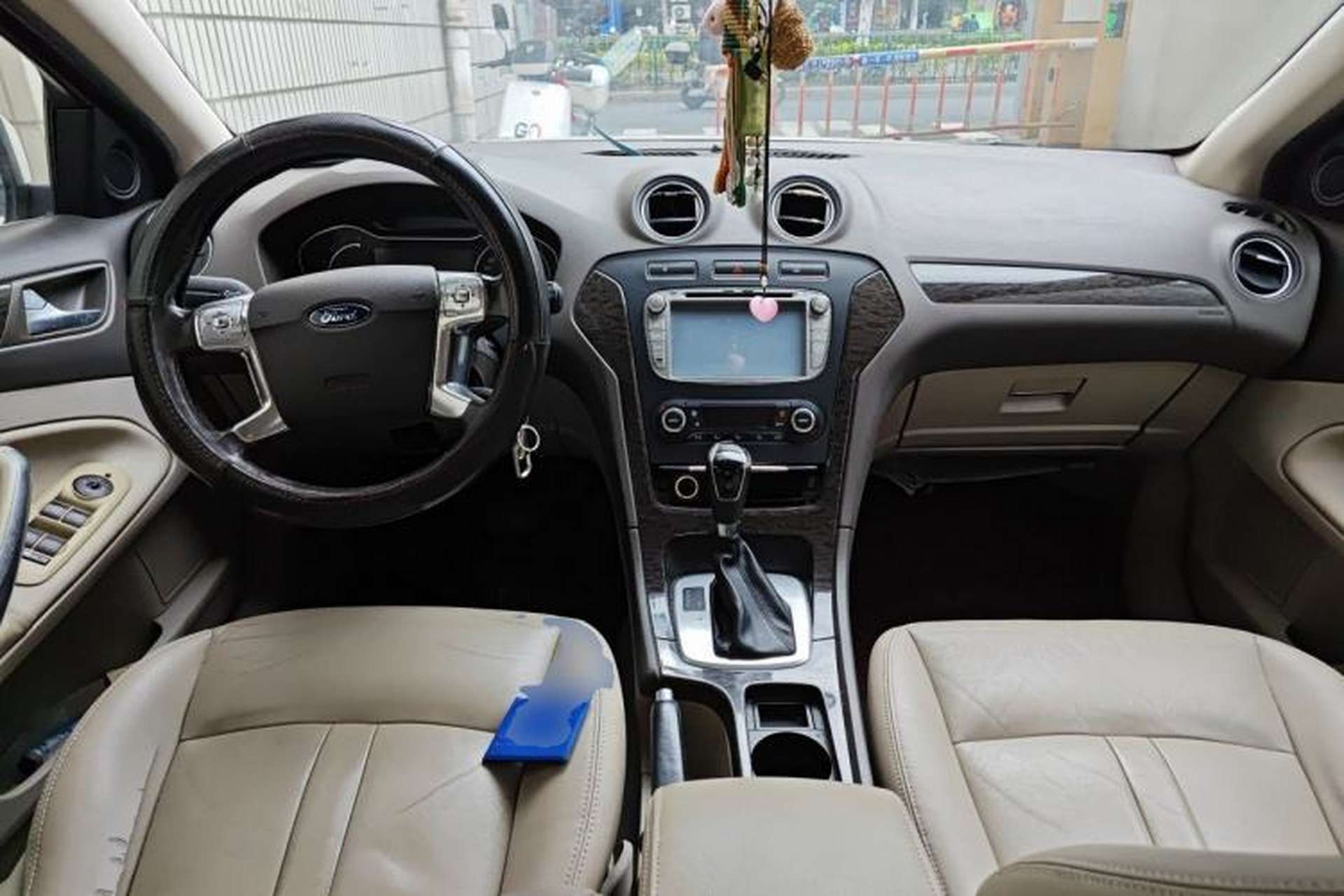 Used Ford Mondeo 2011 2.0L GTDi 200 Fashion Edition Center Console