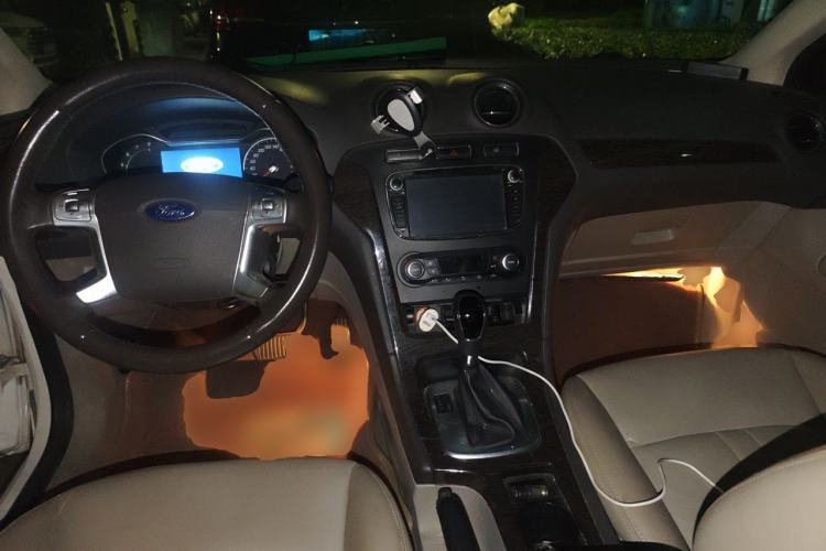 Used Ford Mondeo 2011 2.0L GTDi 200 Fashion Edition Center Console