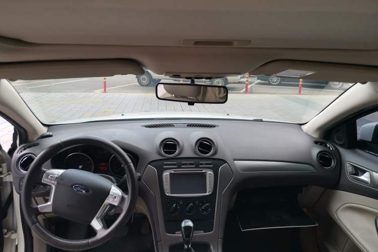 Used Ford Mondeo 2011 2.3L Fashion Edition Center Console