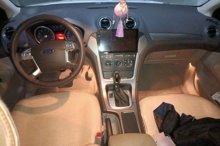 Used Ford Mondeo 2011 2.3L Fashion Edition Center Console