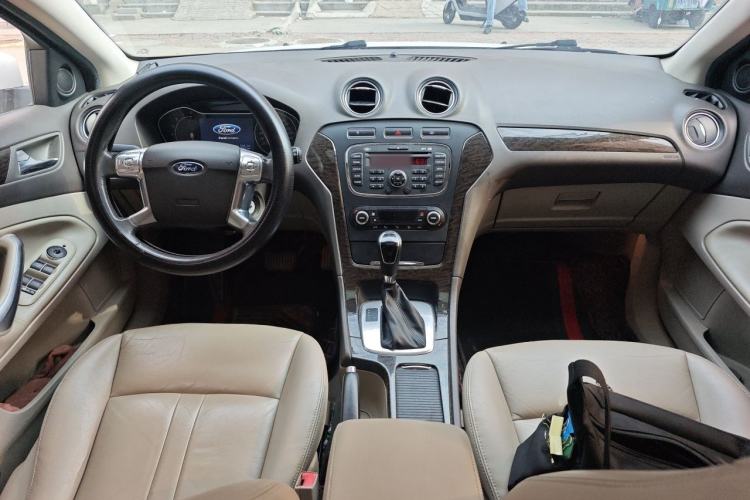 Used Ford Mondeo 2011 2.0L GTDi 200 Fashion Edition Center Console