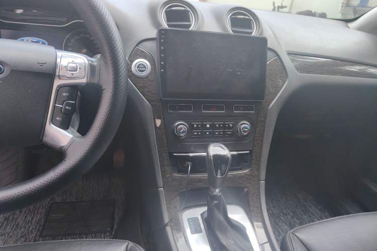 Used Ford Mondeo 2011 2.0L GTDi 200 Luxury Edition Center Console