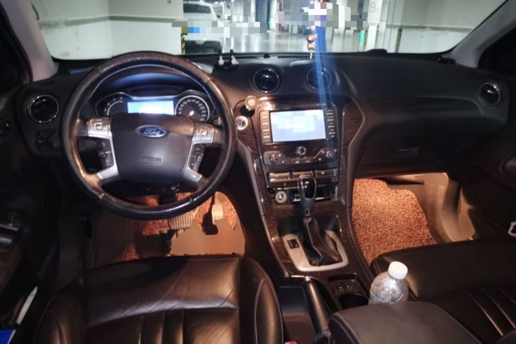 Used Ford Mondeo 2011 2.3L Luxury Model Center Console
