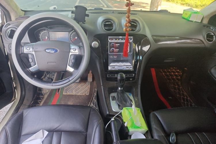 Used Ford Mondeo 2011 2.0L GTDi 200 Luxury Edition Center Console