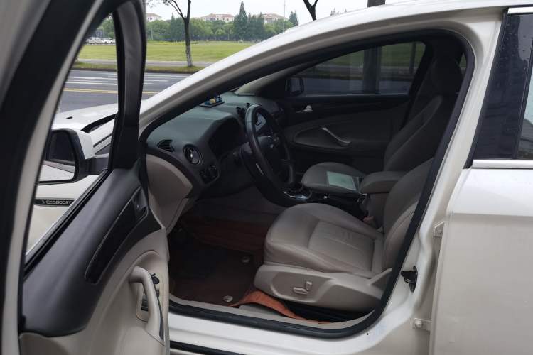 Used Ford Mondeo 2011 2.0L GTDi 200 Fashion Edition Driver Seat