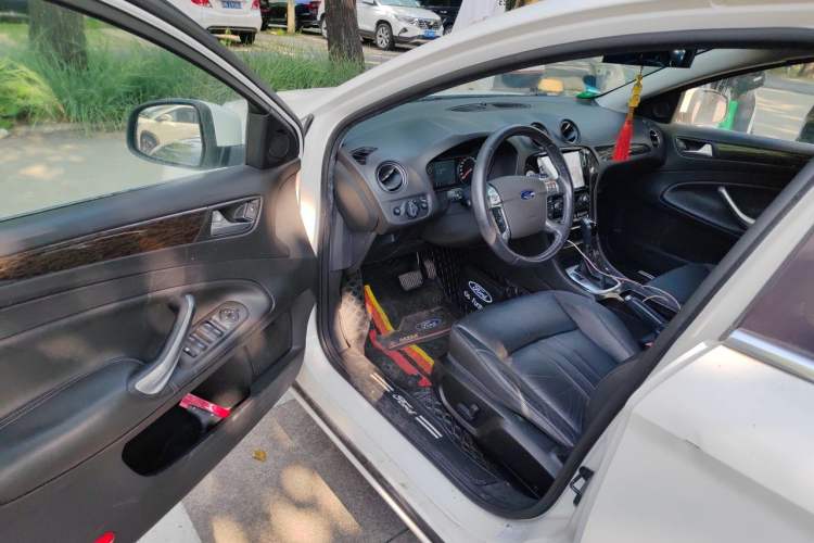 Used Ford Mondeo 2011 2.0L GTDi 200 Luxury Edition Driver Seat