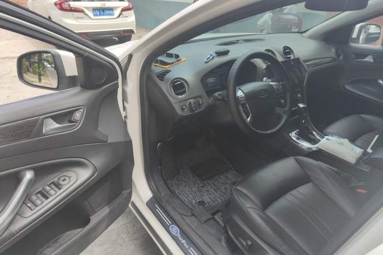 Used Ford Mondeo 2011 2.0L GTDi 200 Luxury Edition Driver Seat