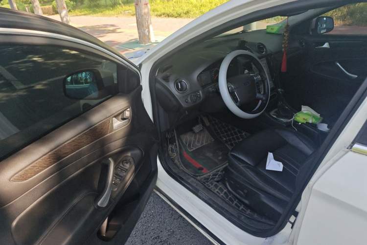 Used Ford Mondeo 2011 2.0L GTDi 200 Luxury Edition Driver Seat