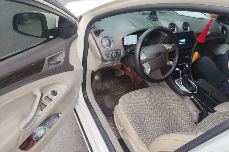 Used Ford Mondeo 2011 2.0L GTDi 200 Fashion Edition Driver Seat