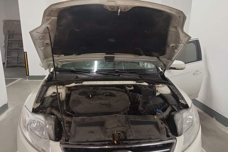 Used Ford Mondeo 2011 2.0L GTDi 200 Luxury Edition Engine Bay
