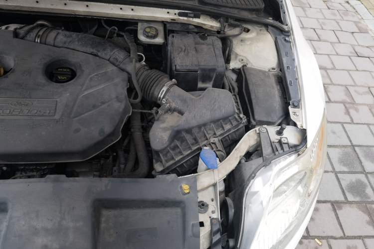 Used Ford Mondeo 2011 2.0L GTDi 200 Fashion Edition Engine Bay Left