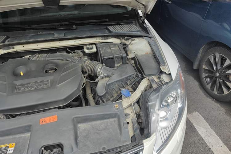 Used Ford Mondeo 2011 2.0L GTDi 200 Luxury Edition Engine Bay Left