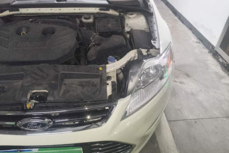 Used Ford Mondeo 2011 2.0L GTDi 200 Fashion Edition Engine Bay Left