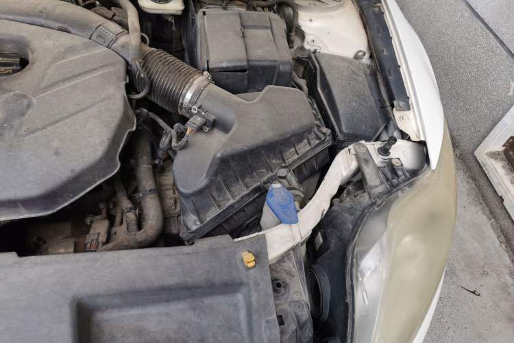 Used Ford Mondeo 2011 2.0L GTDi 200 Fashion Edition Engine Bay Left